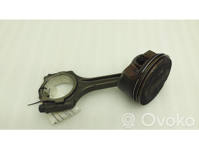 Píst BR3ECA3392BB Ford Mustang V pro benzínový motor 5.0