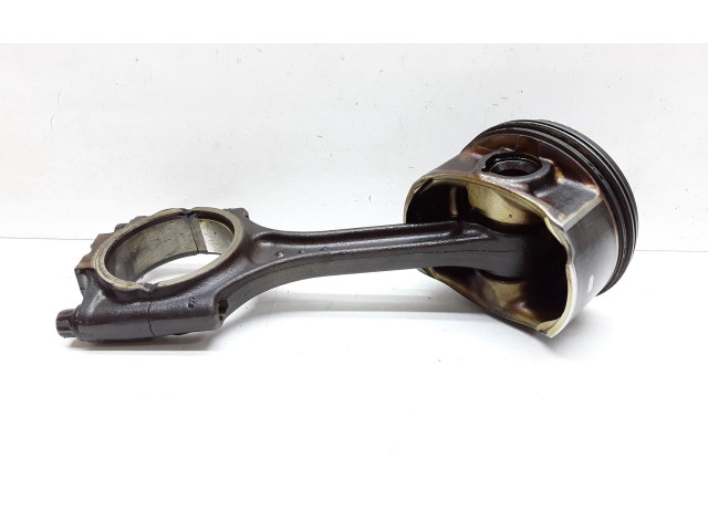  Поршень с шатуном    Volvo V70  