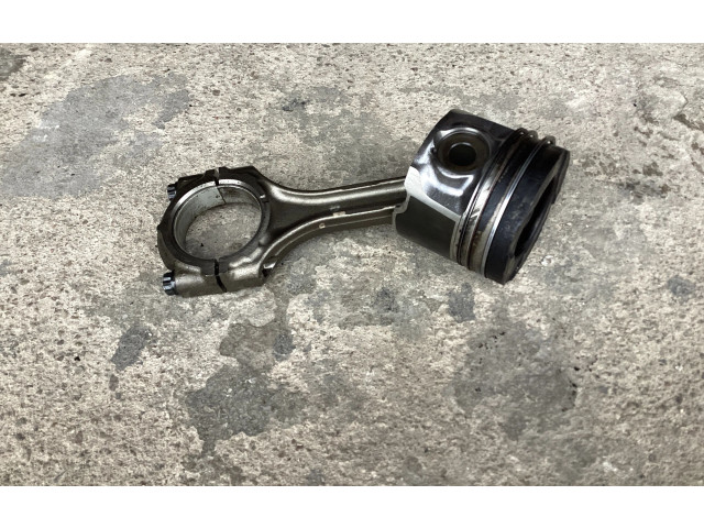 Píst Toyota RAV 4 (XA30)