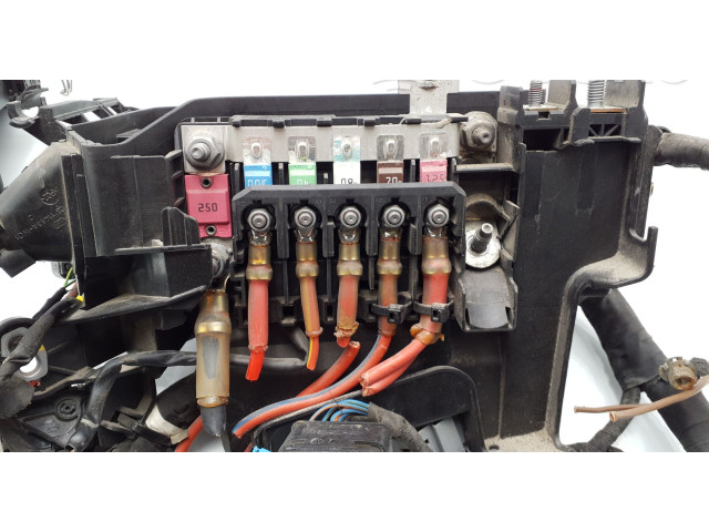 Блок предохранителей A2465400182, A2465410905 Mercedes-Benz A W176