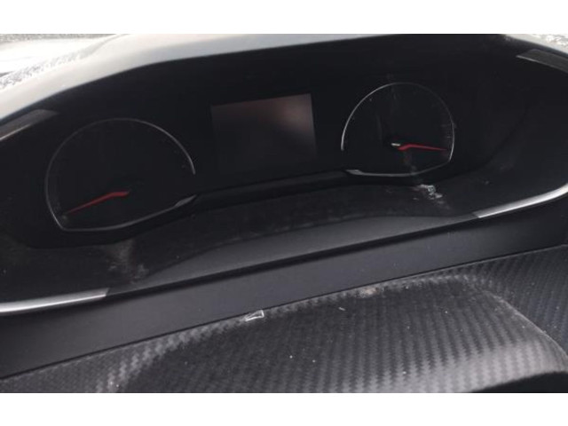 Дисплей       Peugeot 2008 II