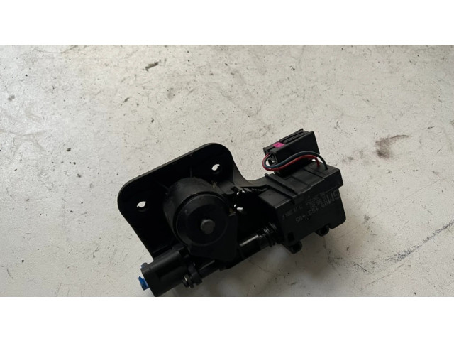 Замок задней крышки (наружный)