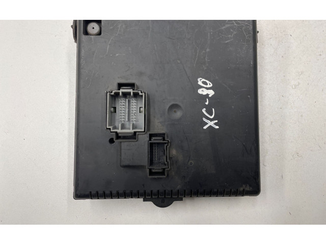 Блок предохранителей 8676391, 12217799 Volvo XC90