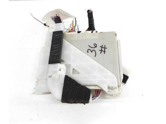 Pojistková skříňka 8273076020A Lexus CT 200H 2011