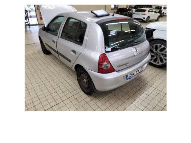 Блок предохранителей     Renault Clio II    