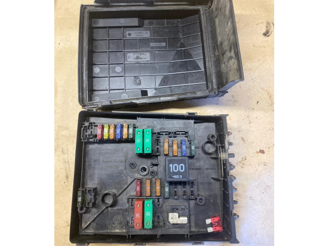 Блок предохранителей  017180061   Volkswagen Caddy    