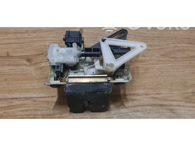 Zámek zadních dveří Volvo V70 2003