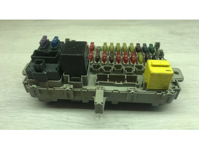 Блок предохранителей YQE102720 Rover 414 - 416 - 420