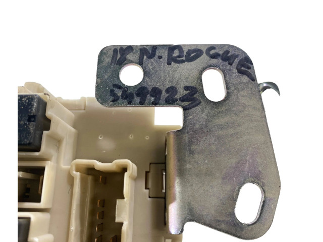 Блок предохранителей 243504CL0B, 252307990A Nissan Rogue