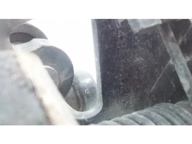 Средняя направляющая ролика / средний шарнир