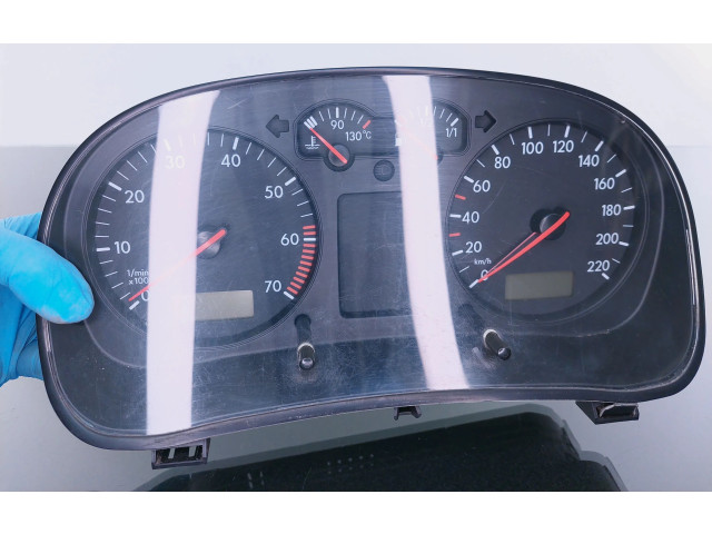 Панель приборов 1J0919860   Volkswagen Bora       