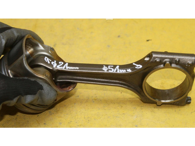 Поршень с шатуном Skoda Octavia Mk2 (1Z)