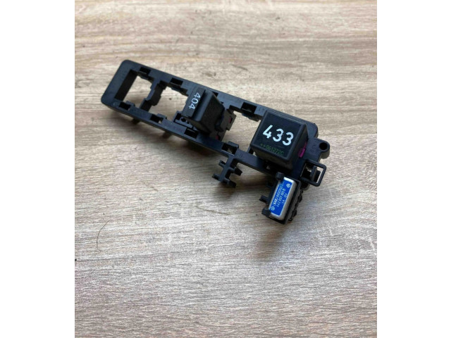 Pojistková skříňka 1K2937503A, 4B0937527 Volkswagen PASSAT B8 2015