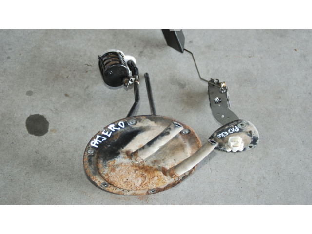 Přístrojová deska Mitsubishi Pajero 2004 200KM