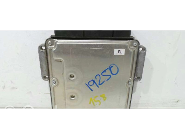 Блок управления двигателя 237102213R   Dacia Dokker