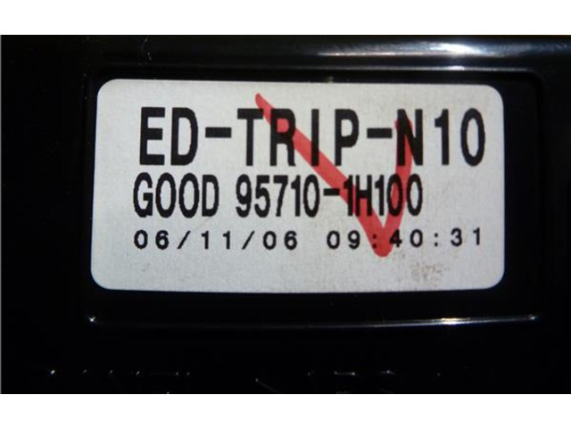 Дисплей    957101H100   KIA Ceed