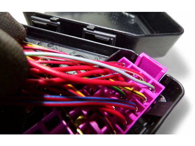 Pojistková skříňka 8D1941824 Audi A6 S6 C6 4F 2011