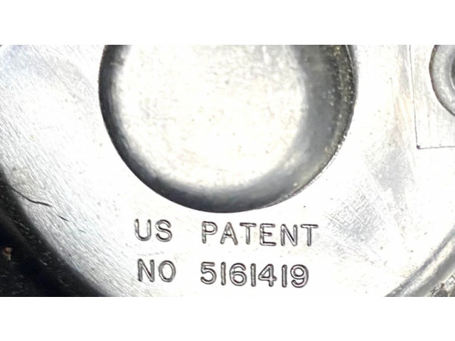 Электрический двигатель для открытия форточки в кузове