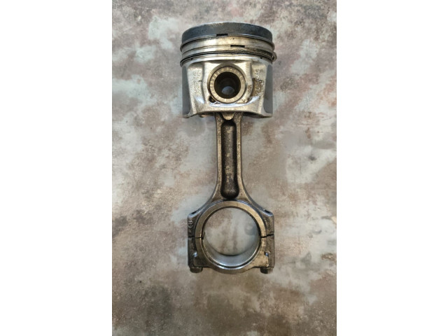  Поршень с шатуном    Nissan X-Trail T32  