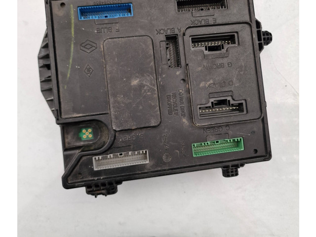 Pojistková skříňka 284B10485R, S180071201C Renault Megane III 2009