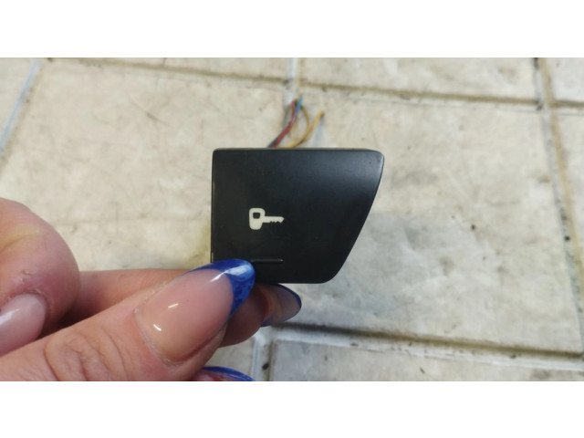 Включатель центрального замка