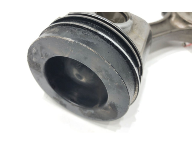  Поршень с шатуном  04BC  Skoda Fabia Mk3 (NJ)  