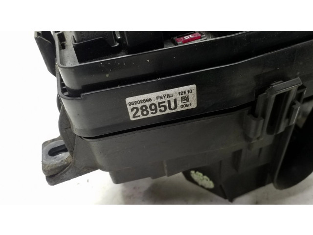 Pojistková skříňka 95202895 Chevrolet Captiva 2012