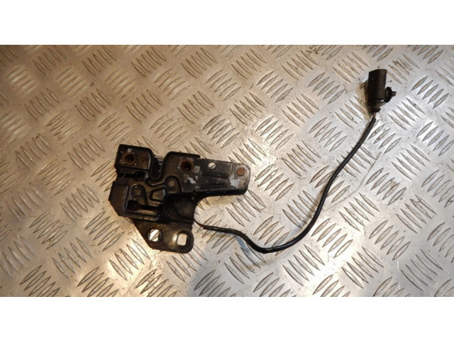 Замок капота двигателя