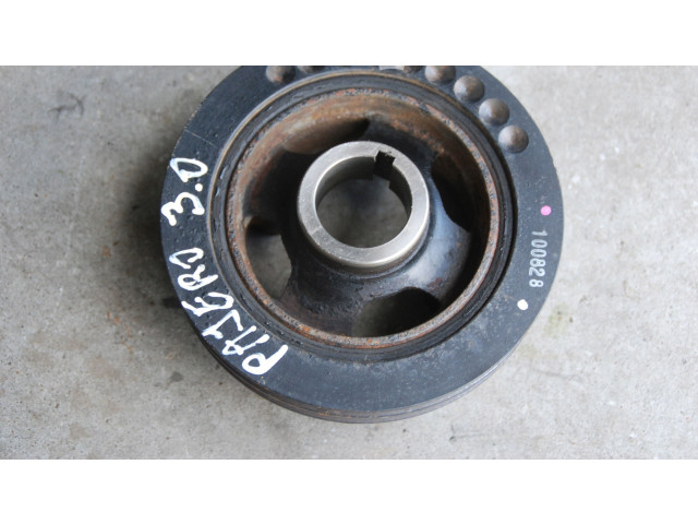 Přístrojová deska Mitsubishi Pajero 2004 200KM