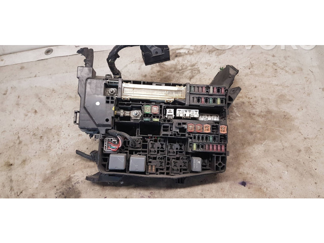 Pojistková skříňka 8211505A31 Toyota Avensis T270 2014