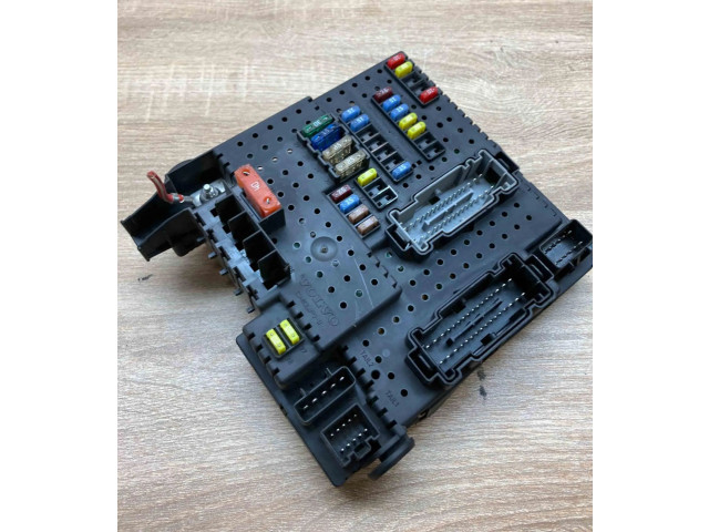 Блок предохранителей 30728512, 28017881 Volvo S60