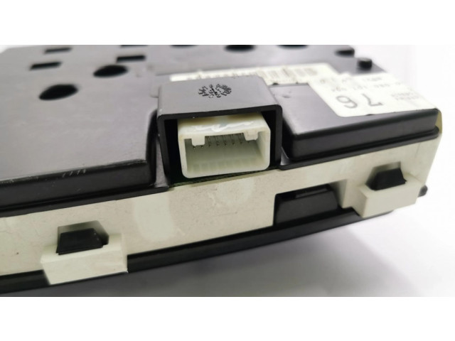 Přístrojová deska Toyota Corolla E120 E130 2003 8380002760, 88458018