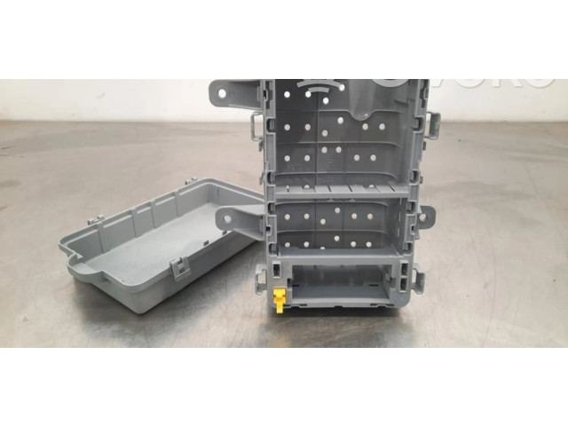   Pojistková skříňka    Alfa Romeo Stelvio 2016