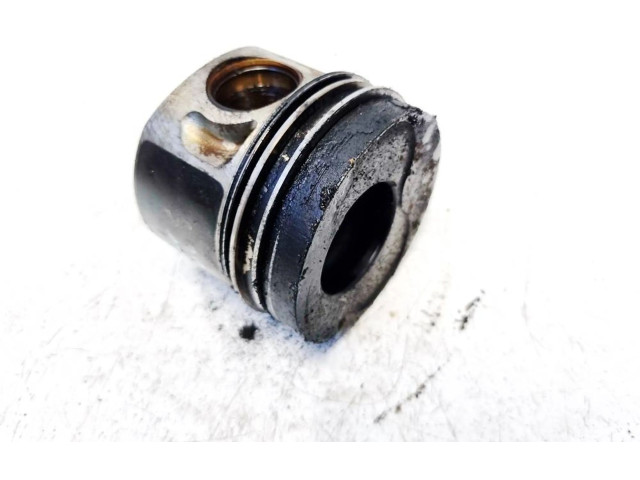 Píst Volkswagen PASSAT B5.5