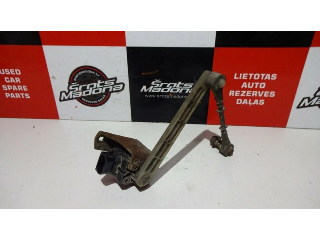 Передний рычаг датчика высоты подвески