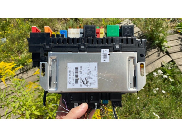 Блок предохранителей A2305451532 Mercedes-Benz SL R230