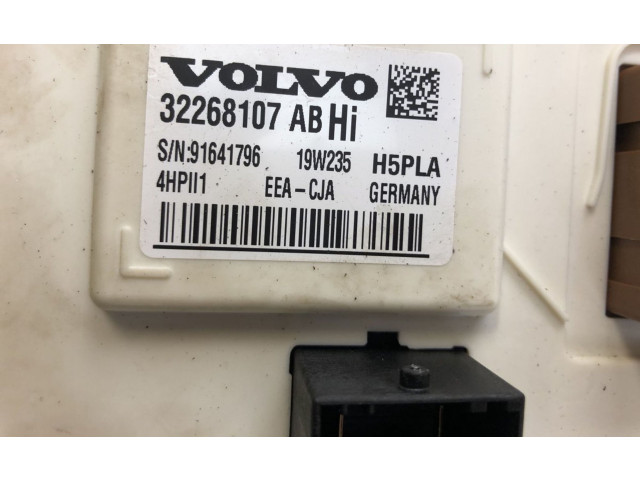 Блок предохранителей  36003252, 32268108   Volvo XC40    