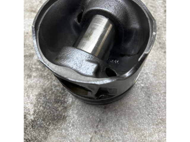 Поршень 8900B Ford Transit Custom для дизельного двигателя 2.0