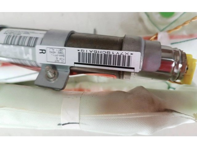 Боковая подушка безопасности X7Y19CH5A1Q   Mazda 3 II