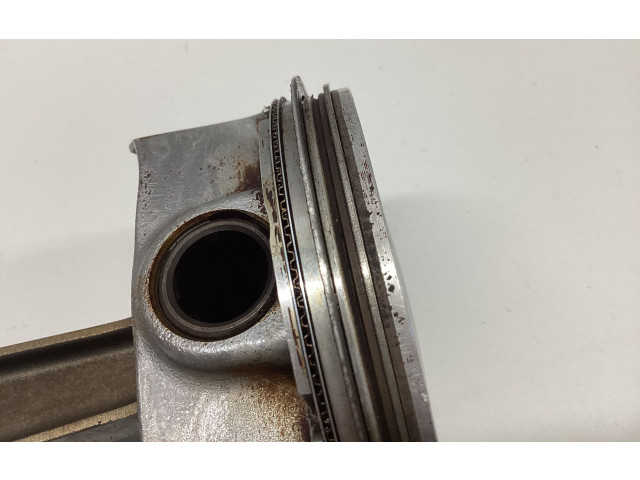 Поршень с шатуном Dodge Challenger