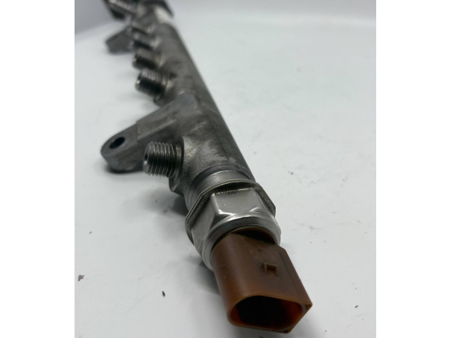 Топливная рампа 03L130089 Audi A3 S3 8P для двигателя CBAB