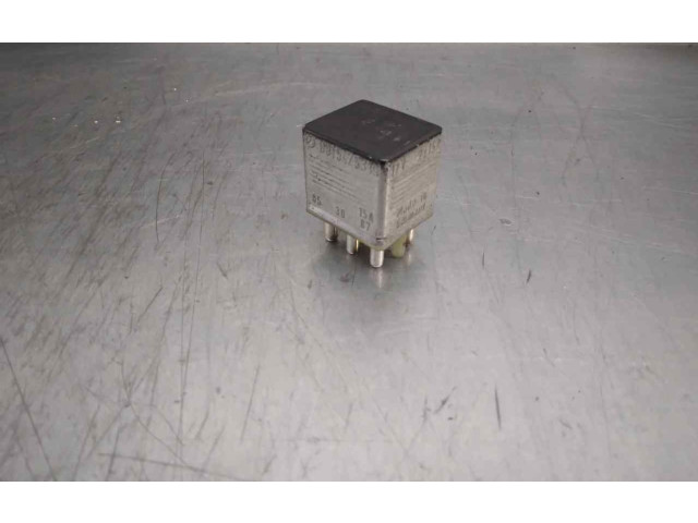 Блок предохранителей 0015425319 Mercedes-Benz E W124