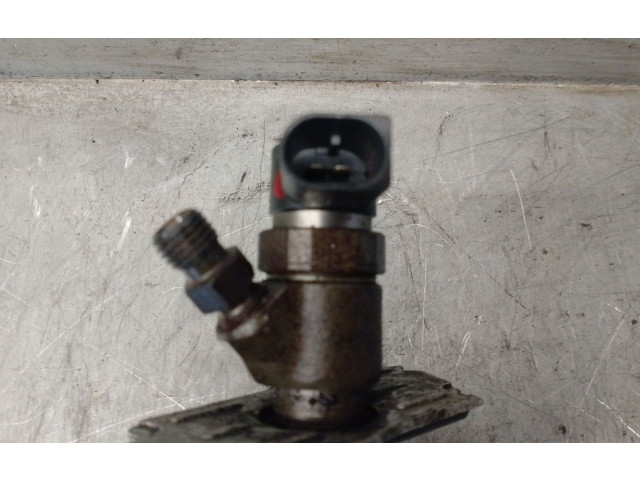 Vstřikovač 057103113C   Audi A8 S8 D3 4E    ASE 