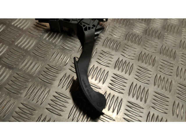 Педаль акселератора