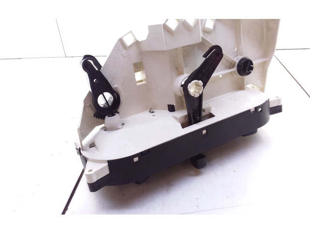 Блок управления климат-контролем MB947678, MB947677 Mitsubishi Carisma