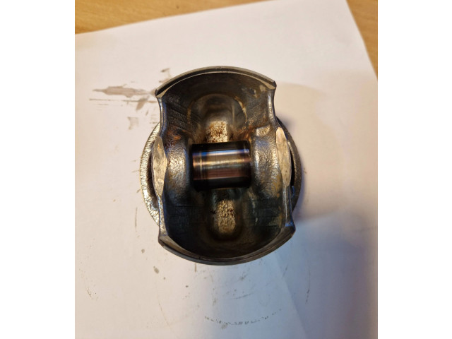 Píst 863780702, 81962 BMW 3 F30 F35 F31 pro benzínový motor 3.0 b58d30 b58d30