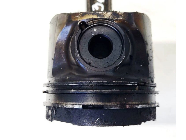  Поршень с шатуном    Volvo V70  