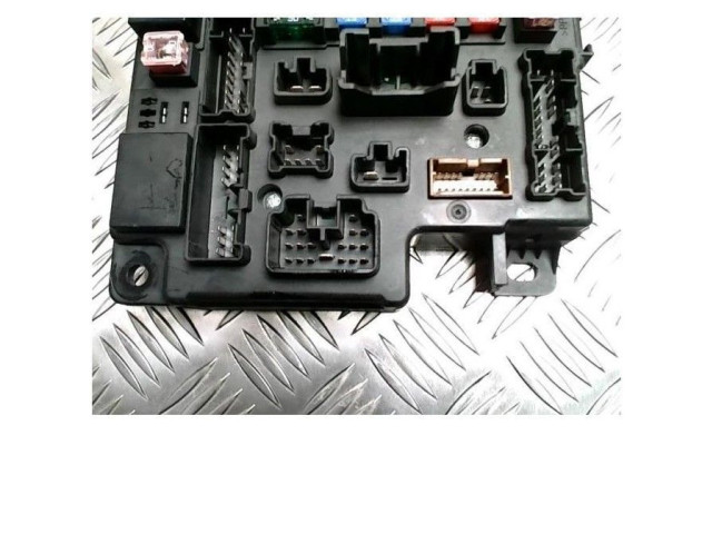 Блок предохранителей Mitsubishi Outlander