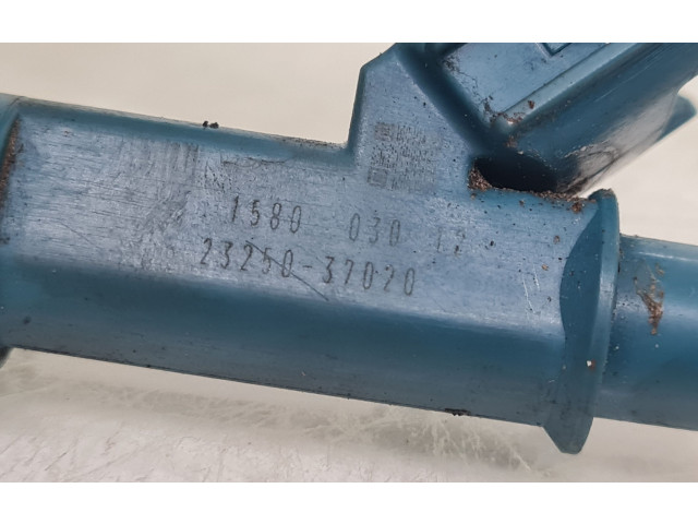 Vstřikovač 2325037020 Toyota Prius (XW30)