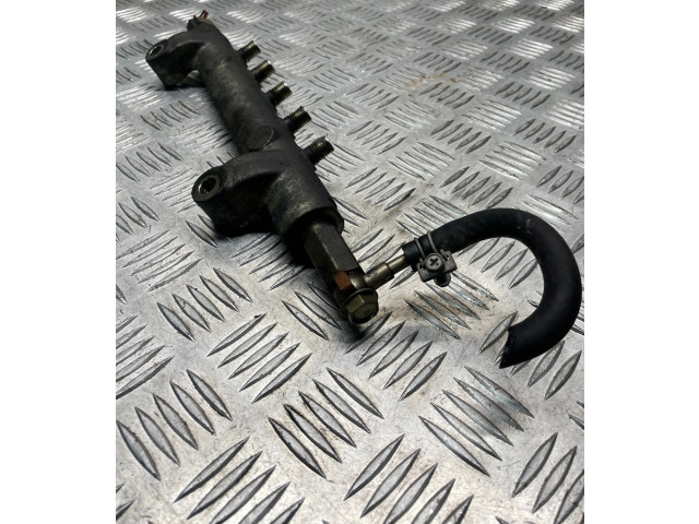 Топливная рампа    Nissan X-Trail T30  